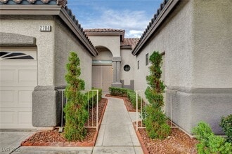 2794 Glen Port St in Las Vegas, NV - Building Photo - Building Photo