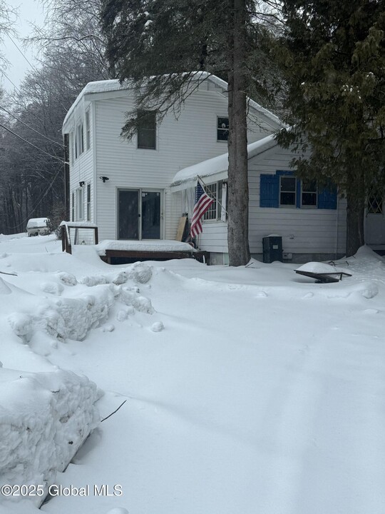 498 Ridge Rd in Porter Corners, NY - Building Photo