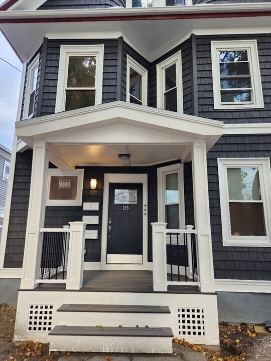 285 Medford St, Unit 2 in Somerville, MA - Foto de edificio