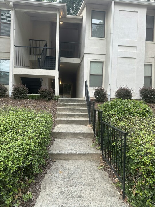 2211 Huntingdon Chase in Atlanta, GA - Building Photo