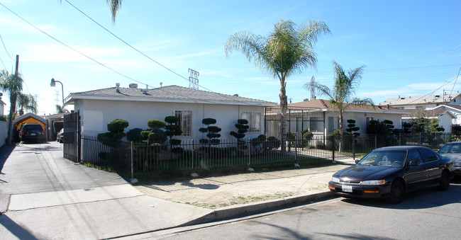 11922 Runnymede St in North Hollywood, CA - Foto de edificio - Building Photo