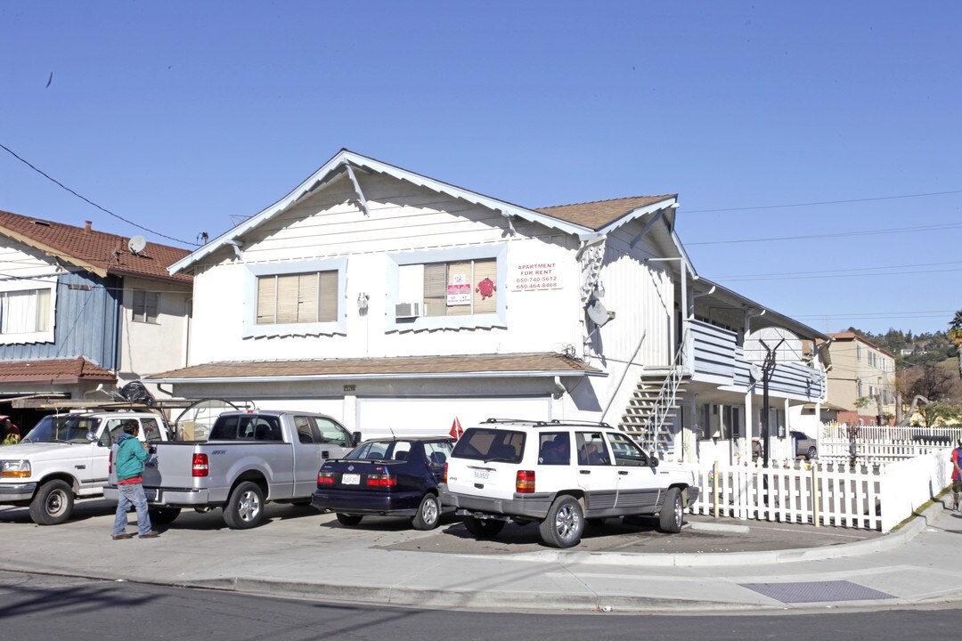 25198 Muir St in Hayward, CA - Building Photo