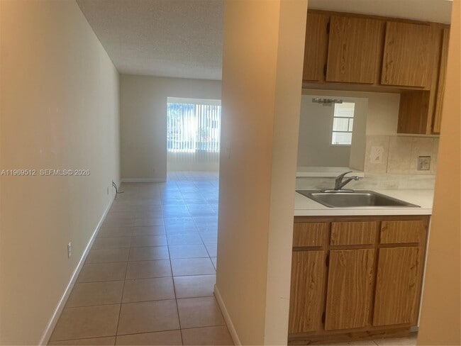 3186 Via Poinciana in Greenacres, FL - Building Photo - Building Photo