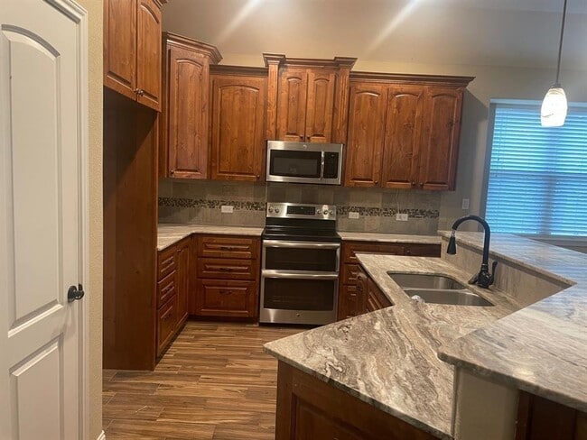 103 S Kanaio Dr in Bastrop, TX - Building Photo - Building Photo