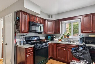 8613 Trumbull Ave, Unit 1 in Skokie, IL - Building Photo - Building Photo