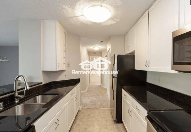 6145 Chasewood Pkwy in Minnetonka, MN - Building Photo - Building Photo