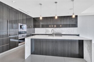 3300 NE 188th St, Unit 611 in Aventura, FL - Building Photo - Building Photo