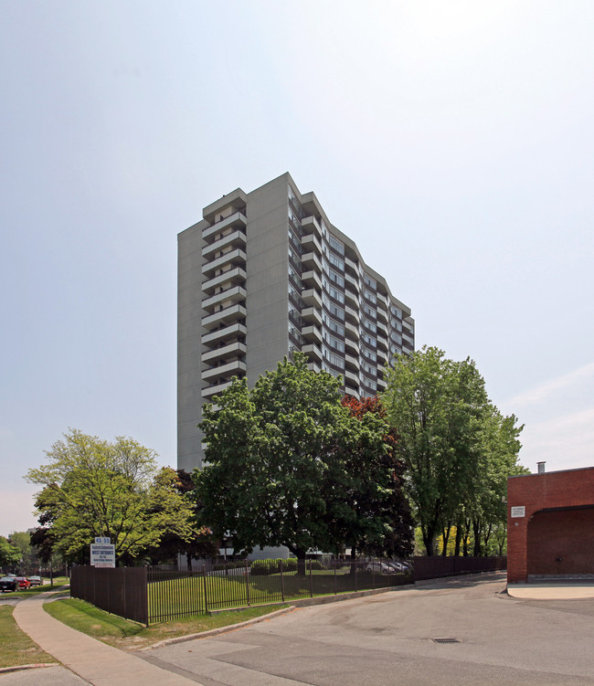 Royalcrest II in Toronto, ON - Building Photo - Building Photo