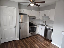 931 SW Kingscross Rd in Blue Springs, MO - Building Photo