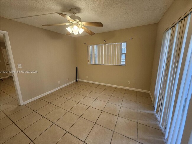 4129 NW 88th Ave in Coral Springs, FL - Foto de edificio - Building Photo