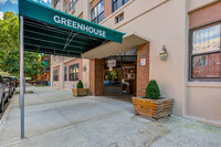 Green House Condominium in Elmhurst, NY - Foto de edificio - Building Photo