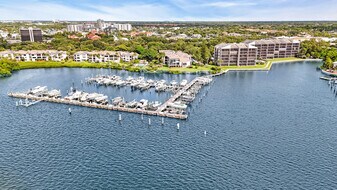 11370 12 Oaks Way in North Palm Beach, FL - Building Photo