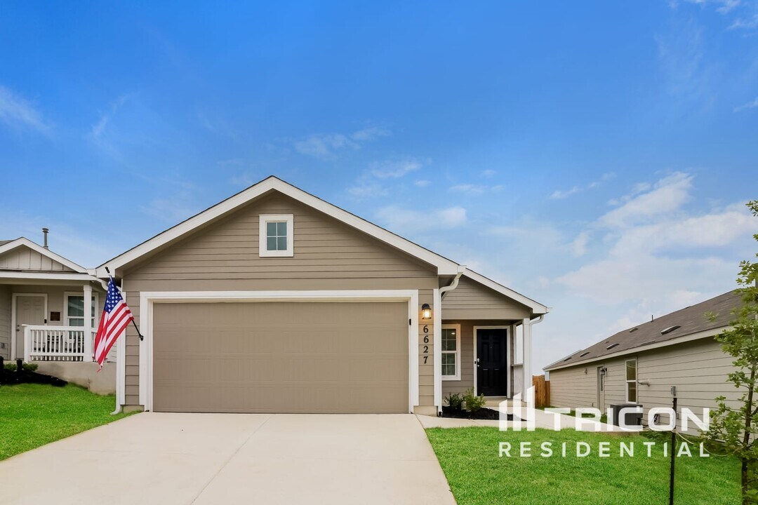 6627 Scarecrow Wy in San Antonio, TX - Building Photo