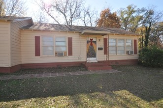 215 E Lake St in Tyler, TX - Building Photo - Building Photo