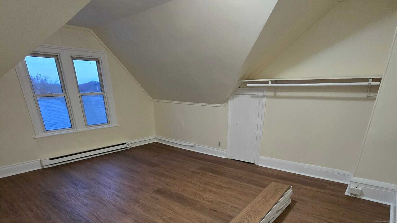 28 Wilson St-Unit -3rd fl in Waterbury, CT - Building Photo