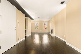 526 Manila Ave in Jersey City, NJ - Building Photo - Building Photo