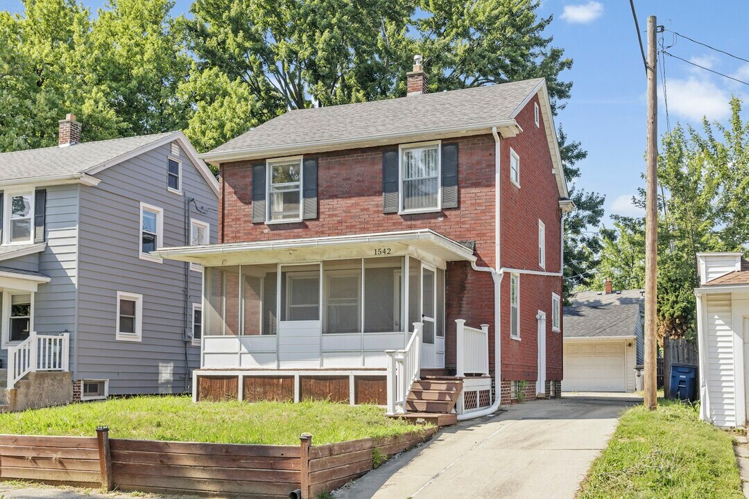 1542 Craigwood Rd in Toledo, OH - Building Photo