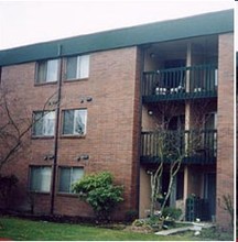 Rainier View Apartments in Puyallup, WA - Building Photo - Building Photo