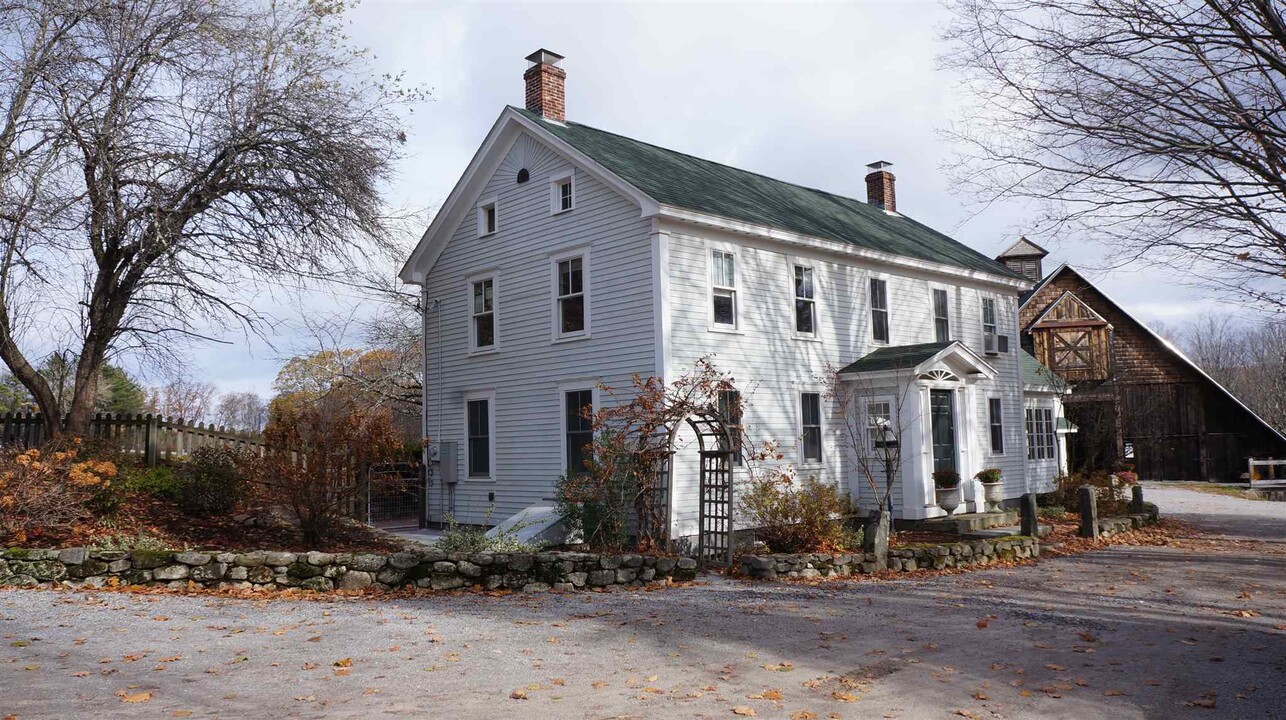 86 Dudley Brook Rd in Weare, NH - Building Photo