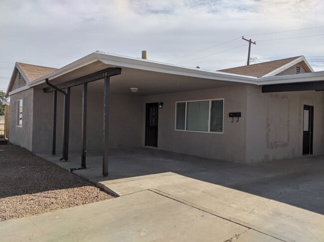 129 Beech St in Henderson, NV - Building Photo - Building Photo