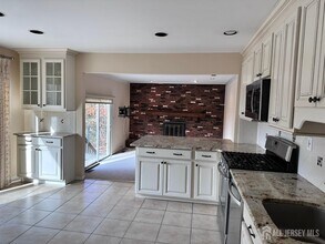 4 Eric Ln in East Brunswick, NJ - Building Photo - Building Photo