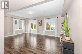 604 Woodlawn Rd E in Guelph, ON - Building Photo - Building Photo