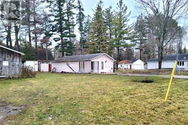 709 Roberts Rd in Innisfil, ON - Building Photo - Building Photo