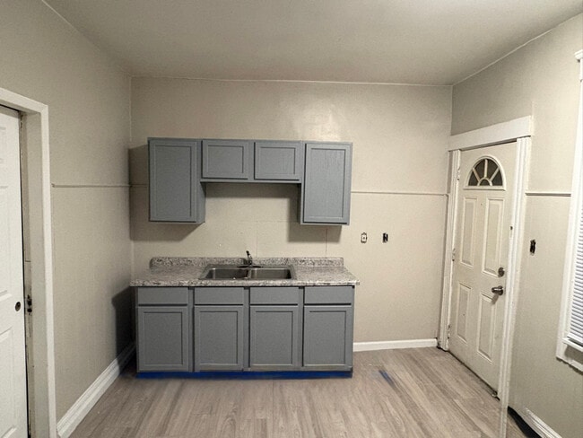 6723 Sebert Ave, Unit 1 in Cleveland, OH - Foto de edificio - Building Photo