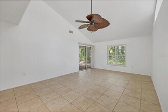 5051 Village Garden Dr in Sarasota, FL - Building Photo - Building Photo