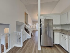 6556 Cloverlawn Cir, Unit 1R in Canal Winchester, OH - Foto de edificio - Building Photo