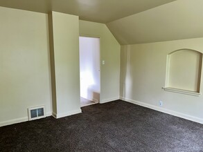 1037 W Wright St in Milwaukee, WI - Building Photo - Building Photo