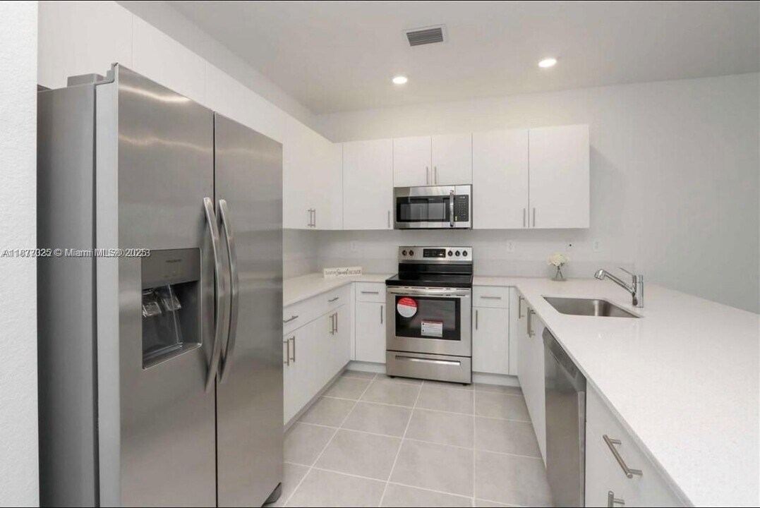 26459 SW 148th Ave in Naranja, FL - Building Photo