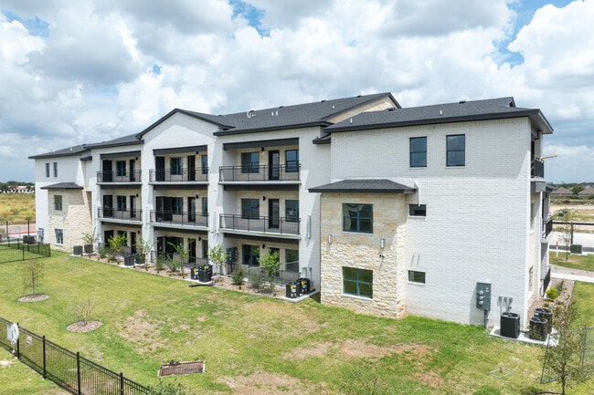 Las Villitas in Edinburg, TX - Foto de edificio - Building Photo