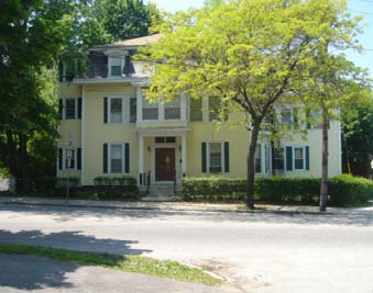 43 Nesmith St in Lowell, MA - Building Photo