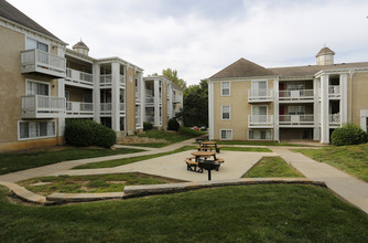 Jefferson Park in Liberty, MO - Foto de edificio - Building Photo