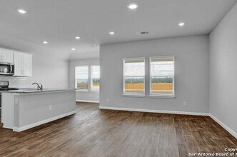 125 Solitude Dr in San Marcos, TX - Building Photo - Building Photo