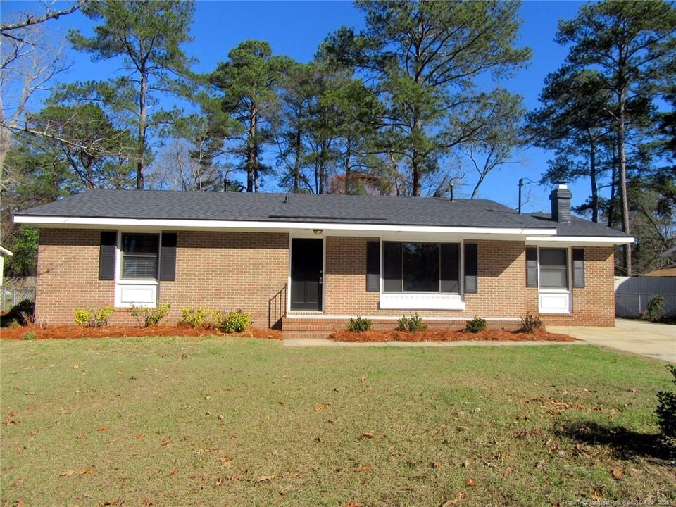 749 Burgoyne Dr in Fayetteville, NC - Building Photo