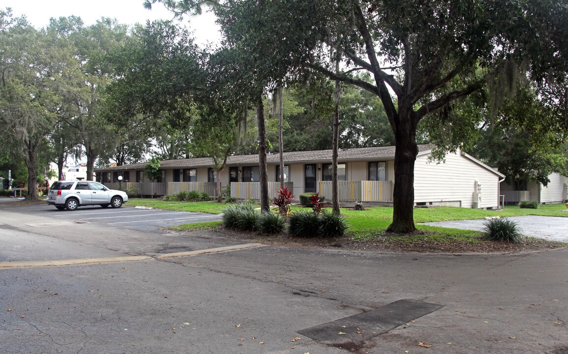 Miguel Place in Port Richey, FL - Foto de edificio