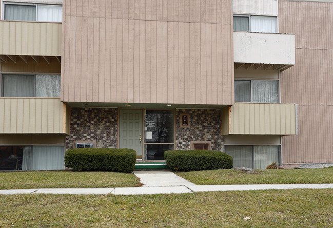 High Point Village in Bowling Green, OH - Building Photo - Building Photo