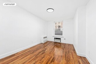 320 W 22nd St in New York, NY - Building Photo - Building Photo
