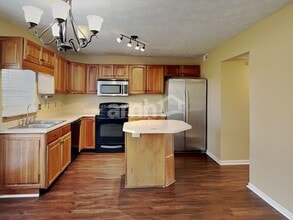 6739 Dorchester Dr in Zionsville, IN - Foto de edificio - Building Photo