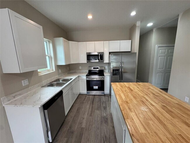 3815 Valley Tree Dr in Tampa, FL - Building Photo - Building Photo