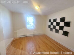 82 Sacramento St in Somerville, MA - Foto de edificio - Building Photo