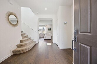 7916 Crystalbrook W in Austin, TX - Building Photo - Building Photo