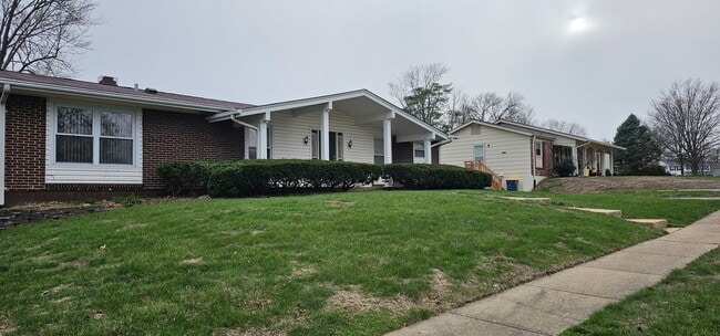 11864 Featherwood Dr in St. Louis, MO - Building Photo - Building Photo