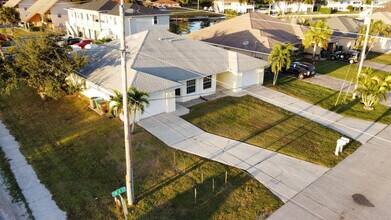 419 SW 4th St in Cape Coral, FL - Building Photo - Building Photo