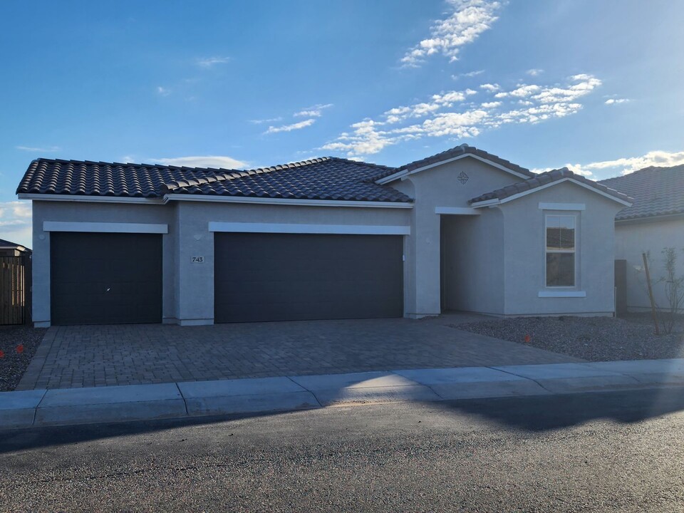 743 W Racine Dr in Casa Grande, AZ - Building Photo