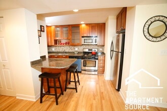 6954 N Greenview Ave in Chicago, IL - Foto de edificio - Building Photo