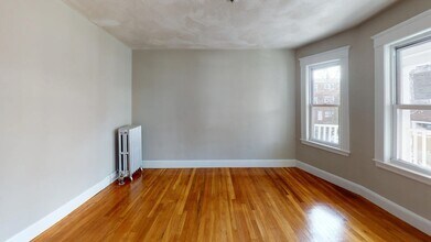 5 Edgar Ter, Unit #2 in Somerville, MA - Foto de edificio - Building Photo