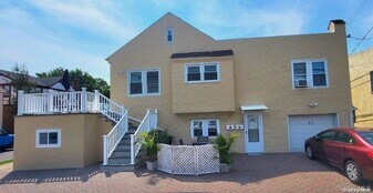 147 Mitchell Ave, Unit FLOOR 1 in Long Beach, NY - Building Photo